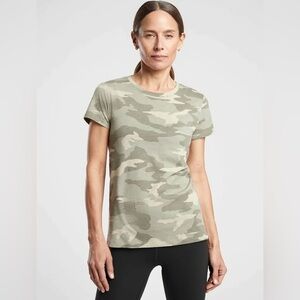 Athleta Organic Daily Camo Crew Tee, color Laurel Olive Size L NWT